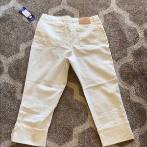 Frye Cream Ankle Cropped Jeans with Classic Design